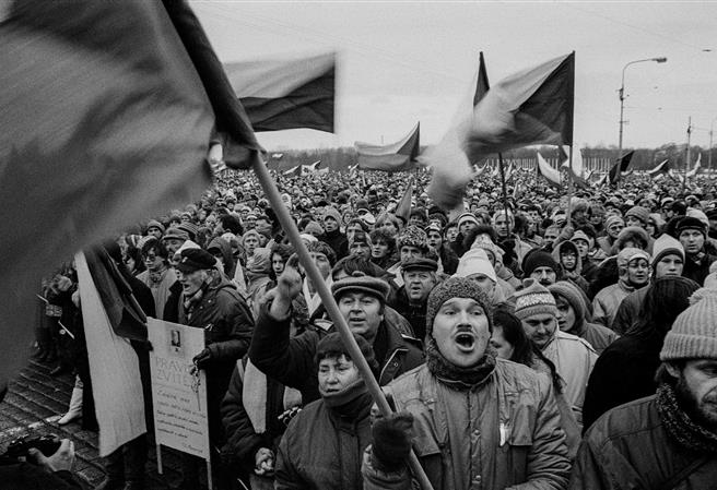 1989 – ПАДАНЕТО НА ЖЕЛЯЗНАТА ЗАВЕСА